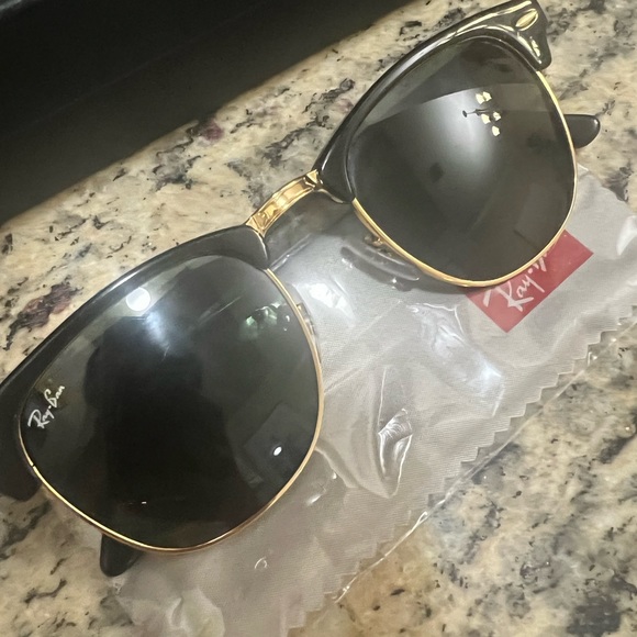 Ray-Ban CLUBMASTER CLASSIC - Picture 2 of 2